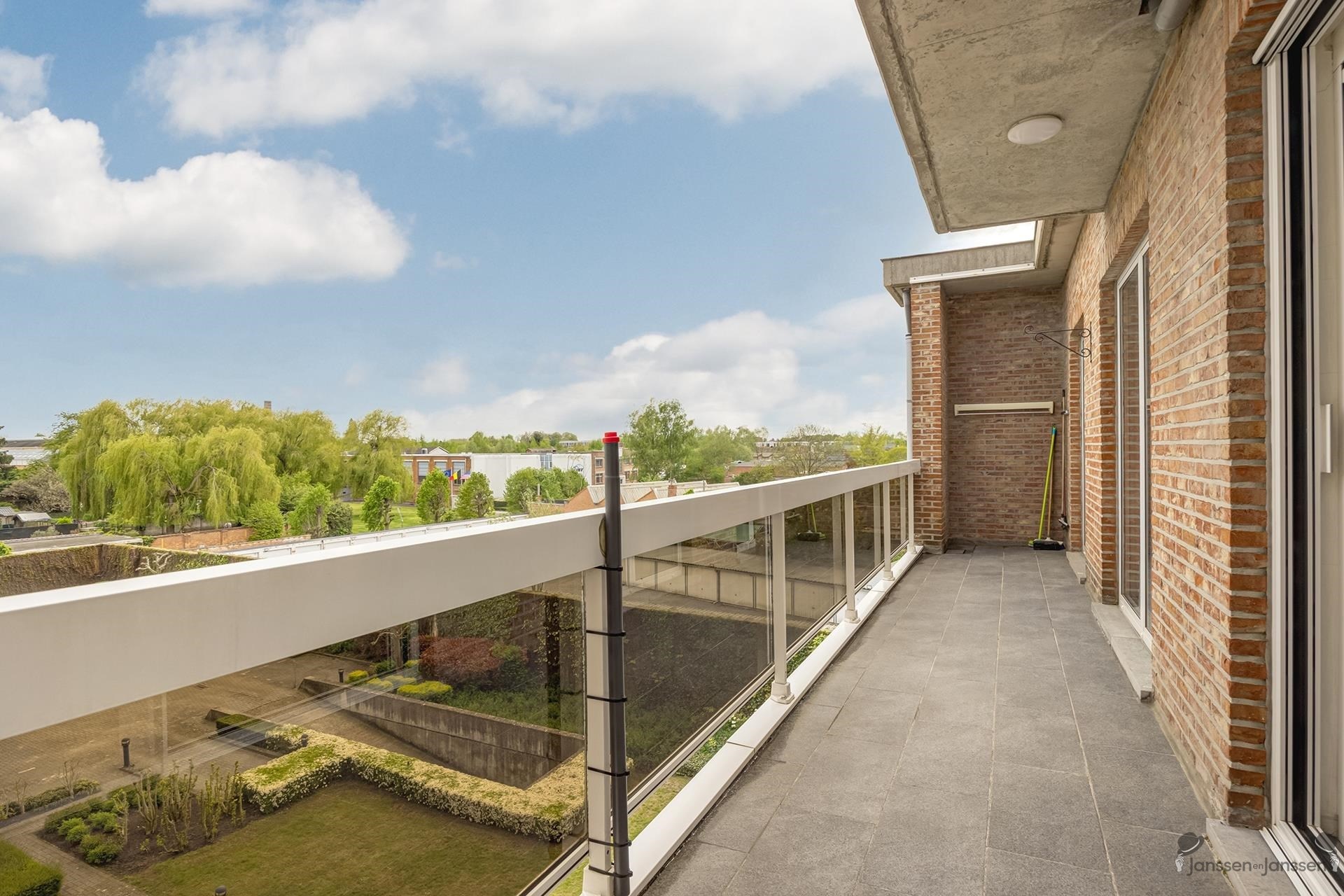 Centraal gelegen appartement met 3 slpks en 2 badkamers - foto 2
