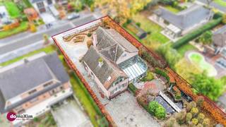 Grandioze villa gelegen in een residentiële wijk in Steenokkerzeel Voor wie op zoek is naar ruimte en comfort, maar ook wil genieten van een groene...