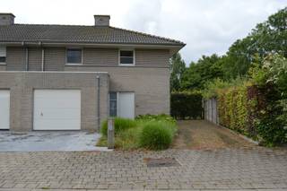 Deze prachtige woning in Wevelgem is een half open bebouwing die gebouwd is in 2008. Met een perceeloppervlakte van 477 m² en een...