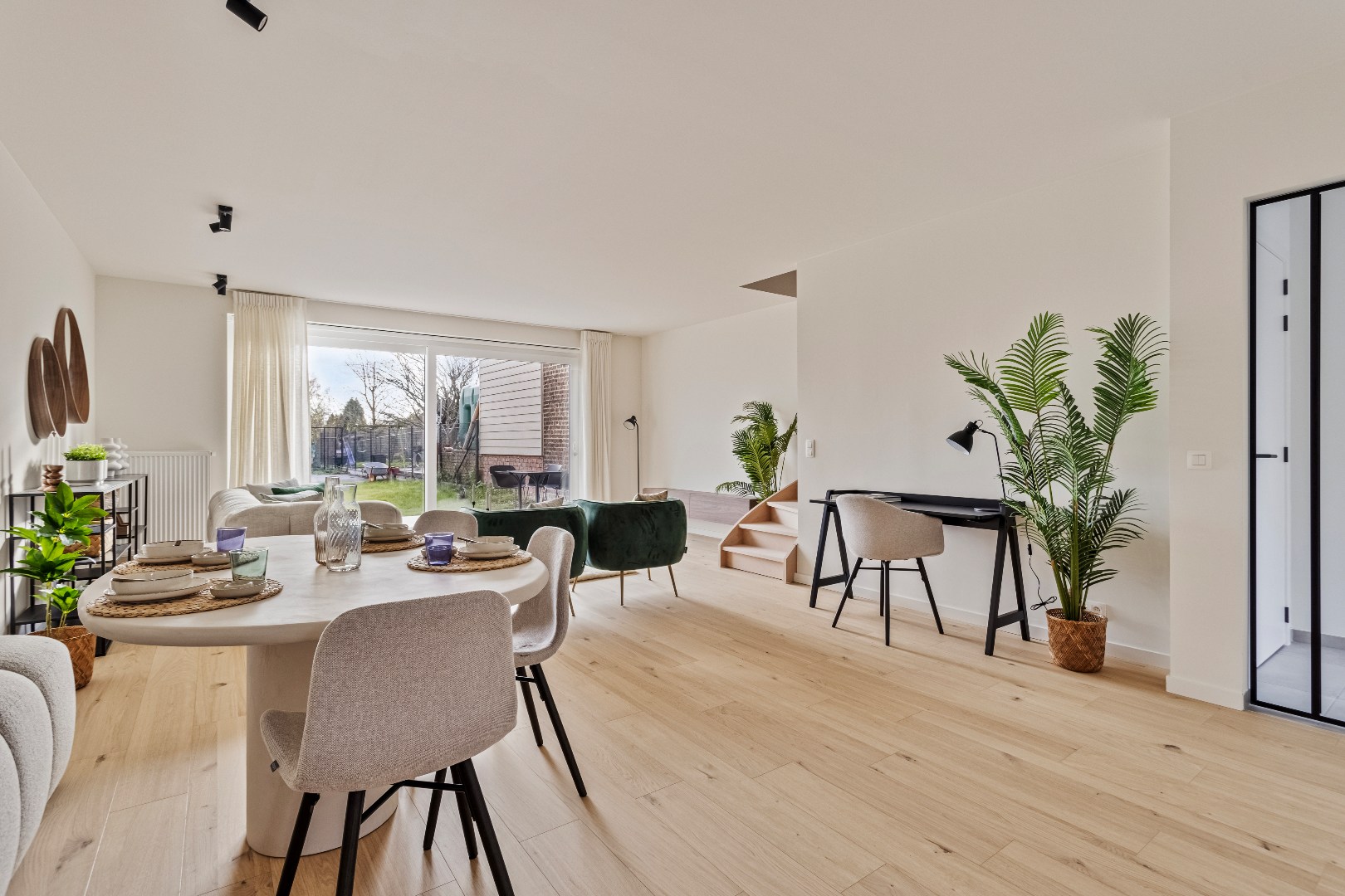 Uitzonderlijk ruime nieuwbouwwoning met terras, tuin en carport - foto 5