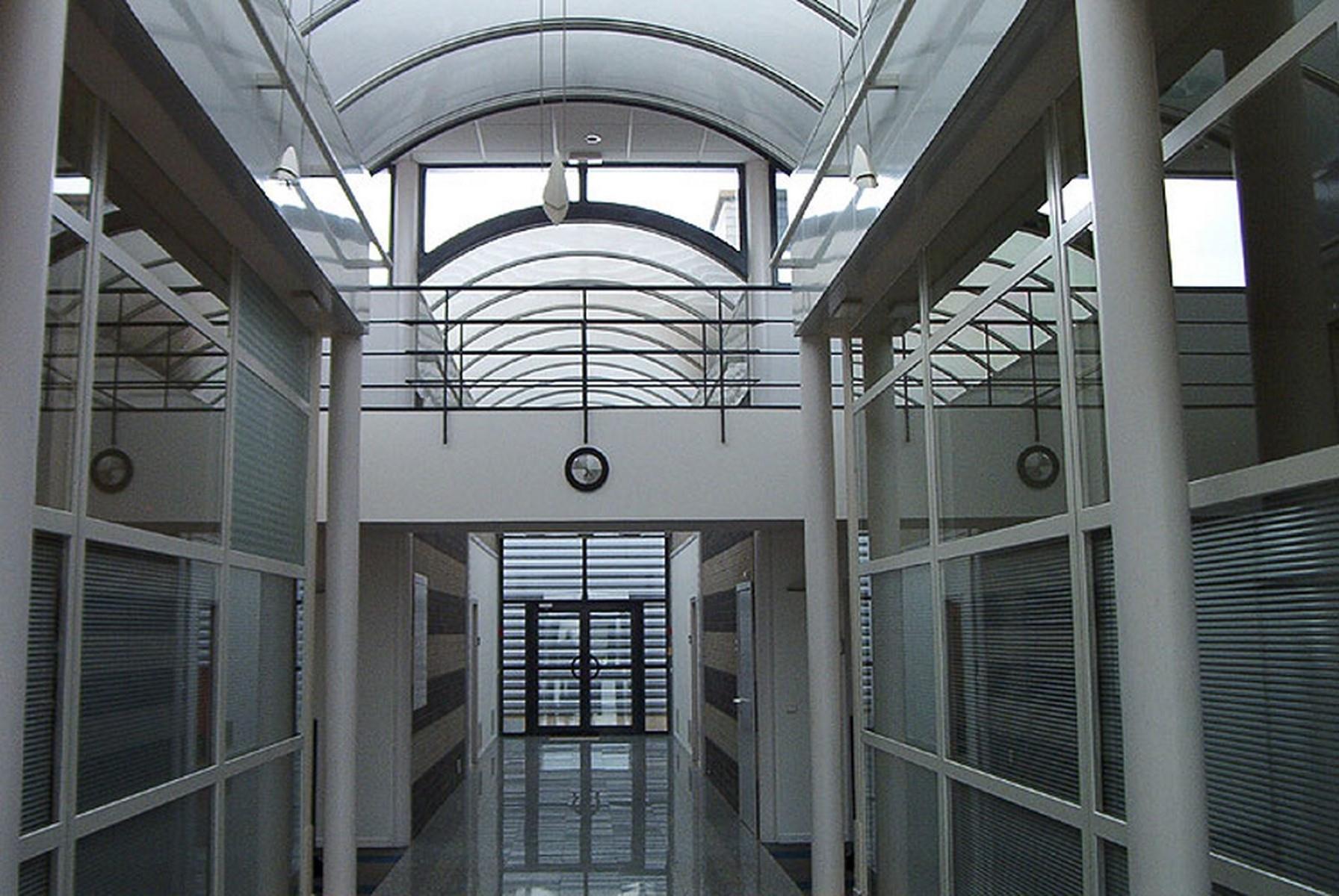 UNIEK REPRESENTATIEF KANTORENCOMPLEX MET KANTOREN VANAF 25M² MET RUIME PARKING, CENTRAAL GELEGEN TE OPGLABBEEK. - foto 4