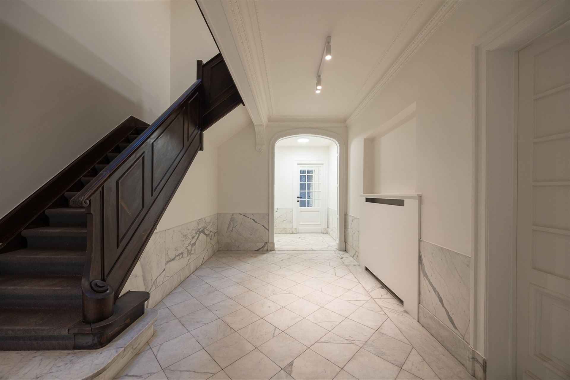 Exclusief kantoorgebouw in Beaux-Artsstijl - foto 2