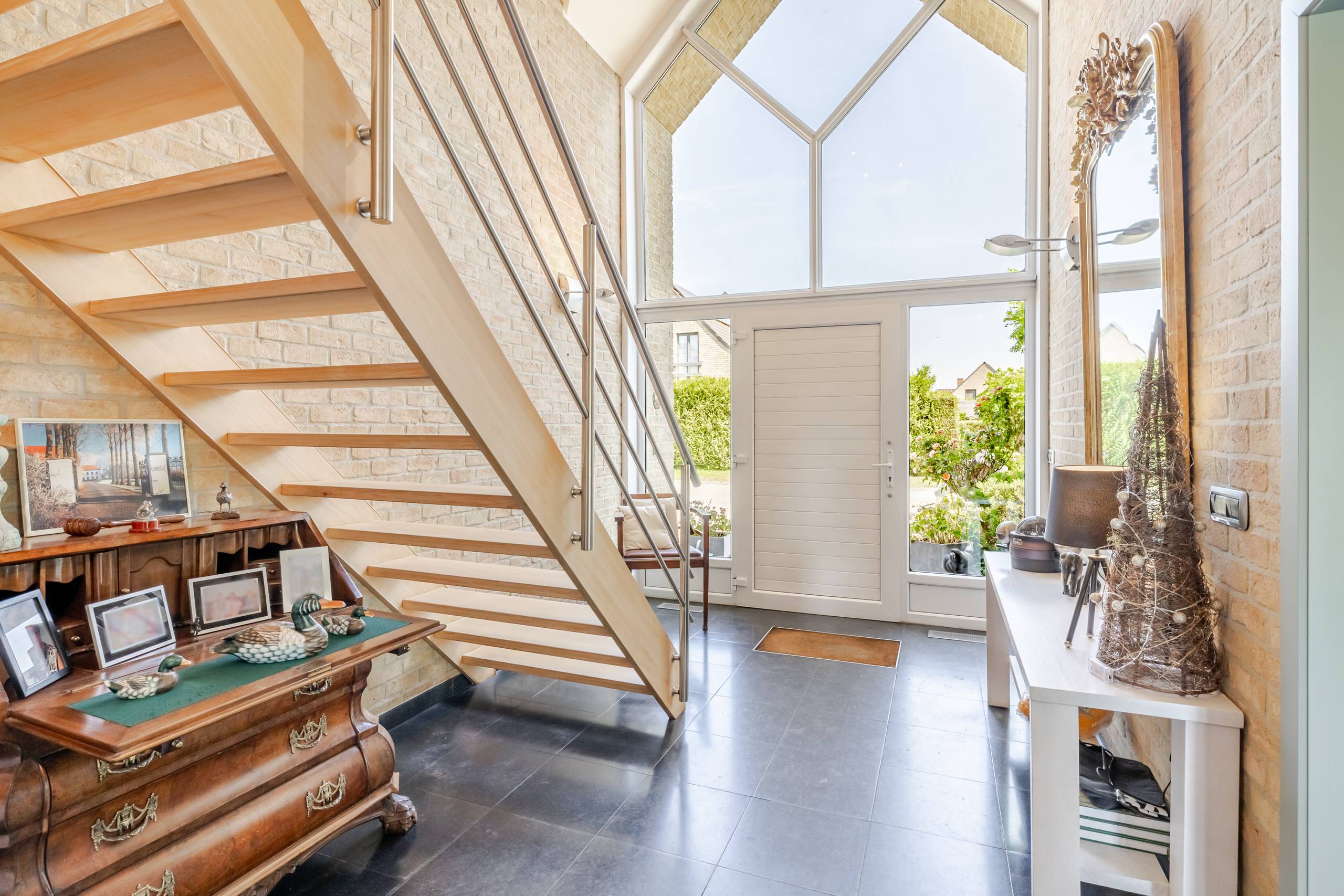 EXCLUSIEVE VILLA MET 5 SLAAPKAMERS EN PRACHTIGE TUIN - foto 3