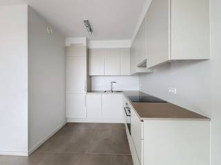 LOCATION:The apartment is conveniently located in the center of Aalter. Good accessibility by train and via the E40 access roads in no time in...