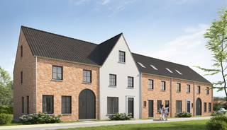 Deze gesloten nieuwbouwwoning biedt een verrassend ruime indeling en is de ideale keuze voor starters, jonge gezinnen of investeerders. Je geniet van alle voordelen van een energiezuinige nieuwbouwwoning dicht bij het centrum van Roeselare.
Lot 22 ligt in een rustige woonomgeving, dicht bij scholen, winkels en openbaar vervoer. Zo combineer je comfortabel wonen met een vlotte bereikbaarheid.
Binnen werk je alles af volgens jouw smaak en budget. Zo creëer je een woning die perfect aansluit bij jouw levensstijl.
Met een warmtepomp, zonnepanelen en ventilatie C+ woon je niet alleen comfortabel, maar beperk je ook je energiekosten.
Benieuwd? Contacteer ons en informeer naar de mogelijkheden.