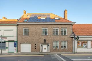 Welcome to this beautiful family home in Berlaar! This spacious and bright home offers everything you desire for a comfortable life. With no less...