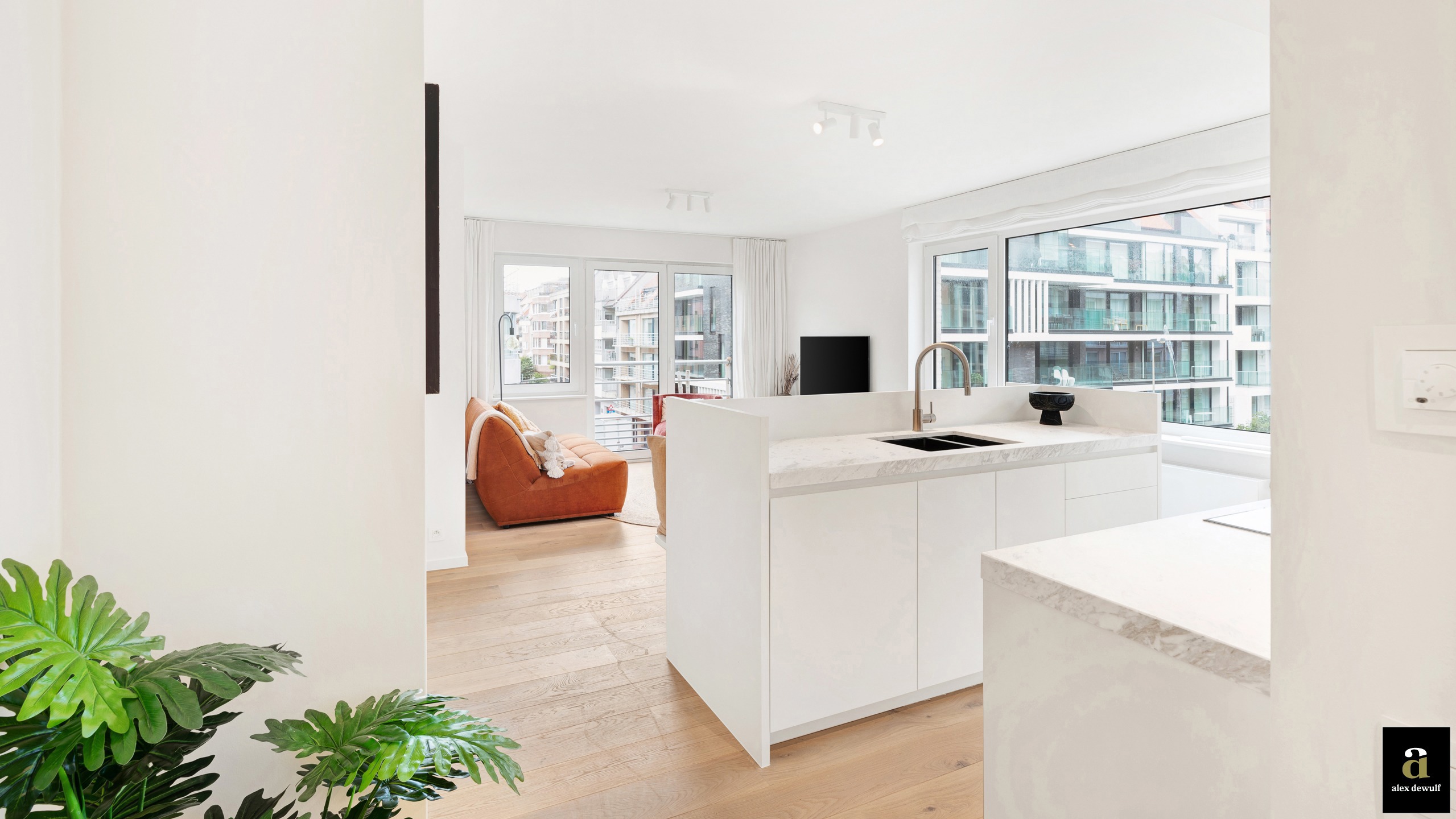 Instapklaar hoekappartement op enkele stappen van het centrum - foto 1