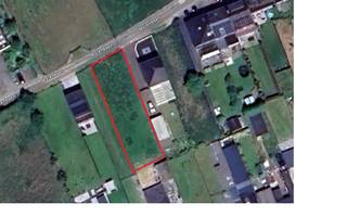 <p><span>Perceel bouwgrond voor halfopen bebouwing in Haaltert</span></p><p><span> </span></p><p><span>Op zoek naar een ideale plek om jouw droomhuis te bouwen? Gevonden! </span></p><p><span>Dit perceel bouwgrond biedt alles wat je nodig hebt.</span></p><ul><li><span>Een oppervlakte van 549m² die voldoende ruimte biedt voor een halfopen bebouwing</span></li><li><span>Ideaal voor een ruime woning met een mooie tuin</span></li><li><span>Uitstekend gelegen in een rustige en groene omgeving</span></li><li><span>Vlotte toegang tot alle nodige voorzieningen zoals scholen, winkels en openbaar vervoer</span></li></ul><p><span>Jij kiest!</span></p><p><span>Laat ons jouw droomhuis realiseren! Jij bepaalt de indeling, materialen en kleuren, zodat de woning perfect aansluit bij jouw wensen. We zetten in op duurzaamheid en energiezuinigheid, zodat jouw woning klaar is voor de toekomst. </span></p><p><span> </span></p><ul><li><span>Energiezuinig</span><span>: PVC ramen met driedubbel glas, lucht-water warmtepomp en zonnepanelen</span></li><li><span>Moderne afwerking:</span><span> strakke architectuur, open indeling, ruime slaapkamers en volledig betegelde badkamer</span></li><li><span>Comfort:</span><span> dankzij de vloerverwarming en koeling geniet je het hele jaar door van een aangenaam binnenklimaat </span></li></ul><p><span>Kortom, deze halfopen bebouwing in Haaltert combineert de charme van een rustige woonomgeving met de voordelen van een uitstekende ligging en hoogwaardige afwerking.</span></p><p><span>Laat jouw droomhuis werkelijkheid worden!</span></p><p><span> </span></p><p><span>Neem contact op met Dries via <span>Dries@Immosafe.be</span></span><span> of bel naar 0497/92.15.24.</span></p><p><span> </span></p><p><span> </span></p><p><span> </span></p>