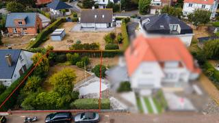 Goed gelegen perceel bouwgrond te koop, 301m², gelegen op toplocatie, langs de Duinenlaan te Westende. Een unieke kans.<br />U bevindt zich rustig doch centraal gelegen, op slechts 400m van het strand en vlakbij winkels, horeca en openbaar vervoer.<br /><br />Dit perceel biedt een uitzonderlijke mogelijkheid om jouw droomwoning of vakantieverblijf te realiseren aan de Belgische kust.<br /><br /><br />Interesse in deze grond te koop te Middelkerke (Westende)? Neem vandaag nog contact op met ons kantoor!