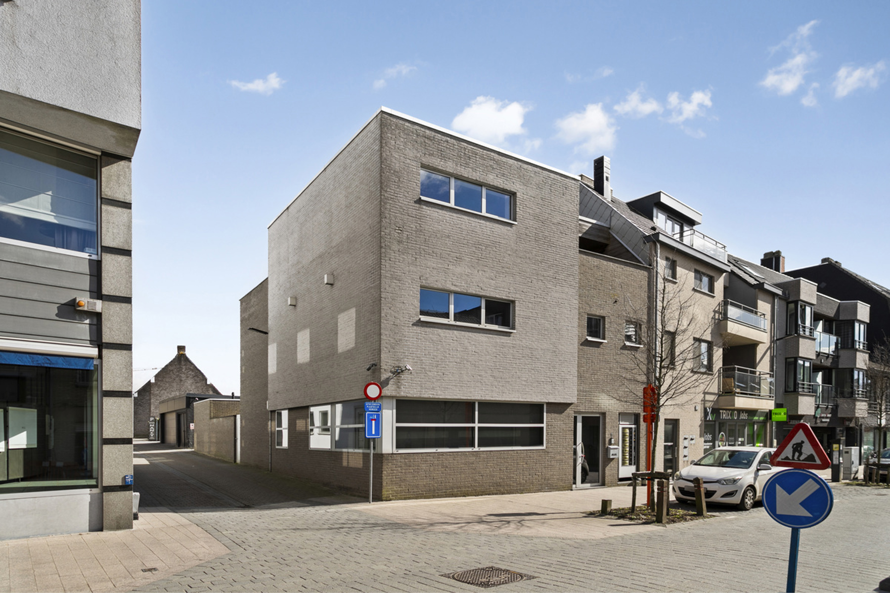 Woning met commerciële ruimte in het centrum van Aalter! - foto 1