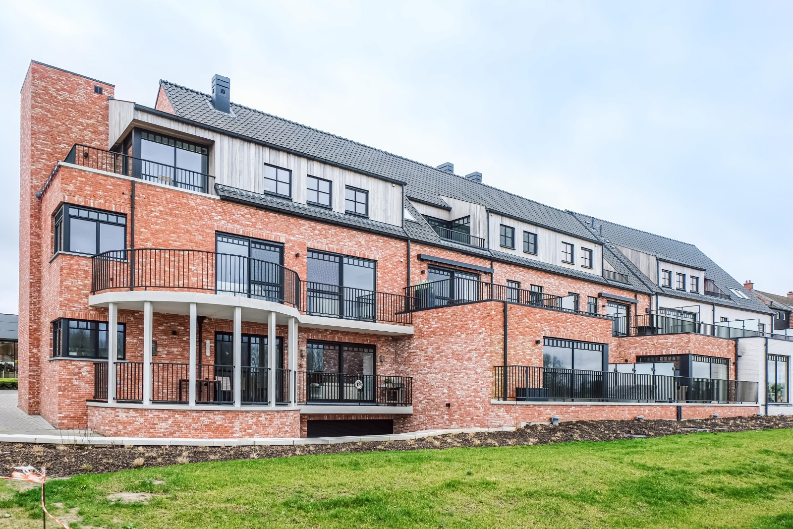 Afgesloten overdekte parkeerplaats te Koop - foto 1