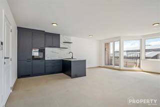 Op zoek naar een modern en energiezuinig appartement op een centrale ligging? Dan is dit recent vernieuwde appartement in de Wezelstraat 13...