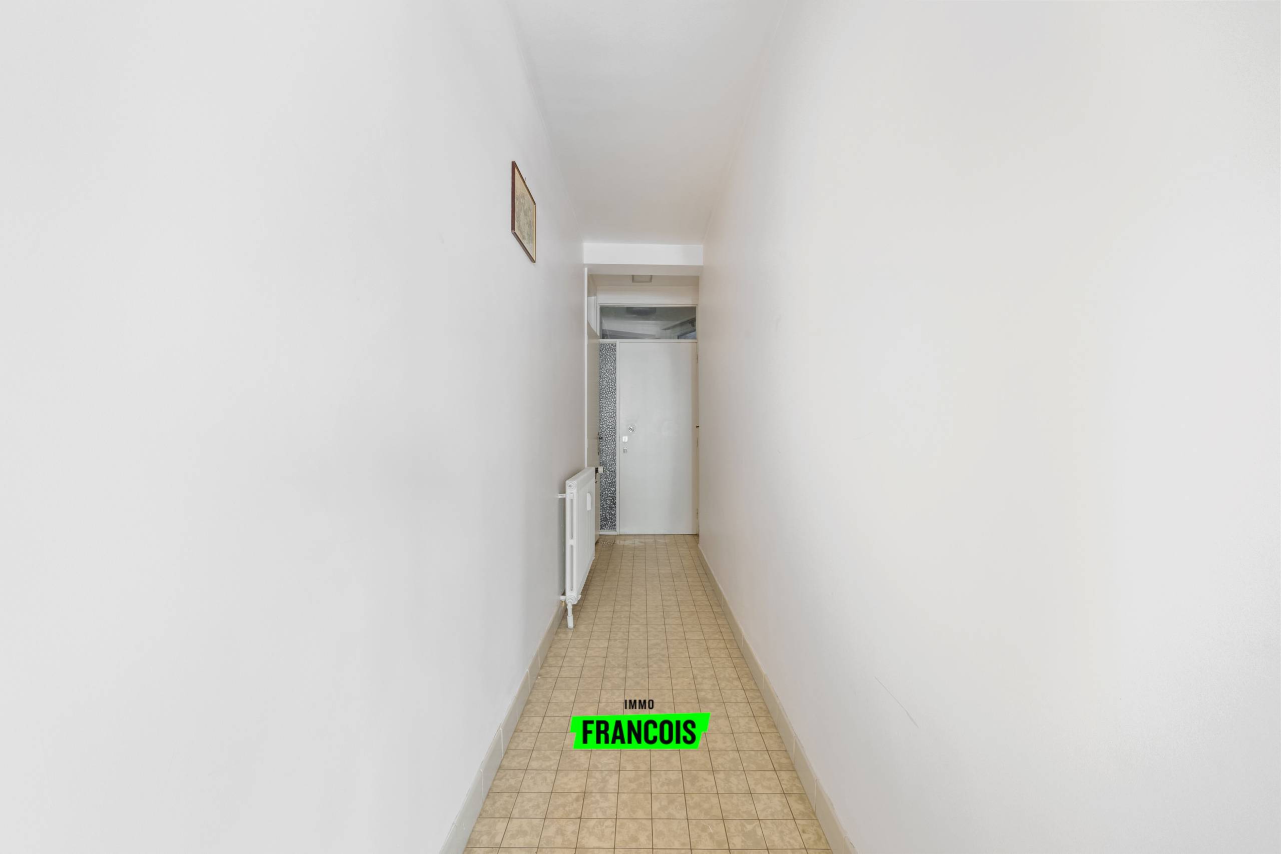 Licht op te frissen twee slaapkamer appartement in centrum Oostende. - foto 5