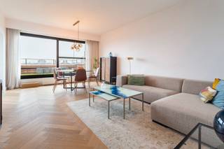 Dit prachtig bemeubelde penthouse is gelegen in één van de hipste buurten van Antwerpen namelijk “Het Zuid”. Op wandelafstand bevinden zich...