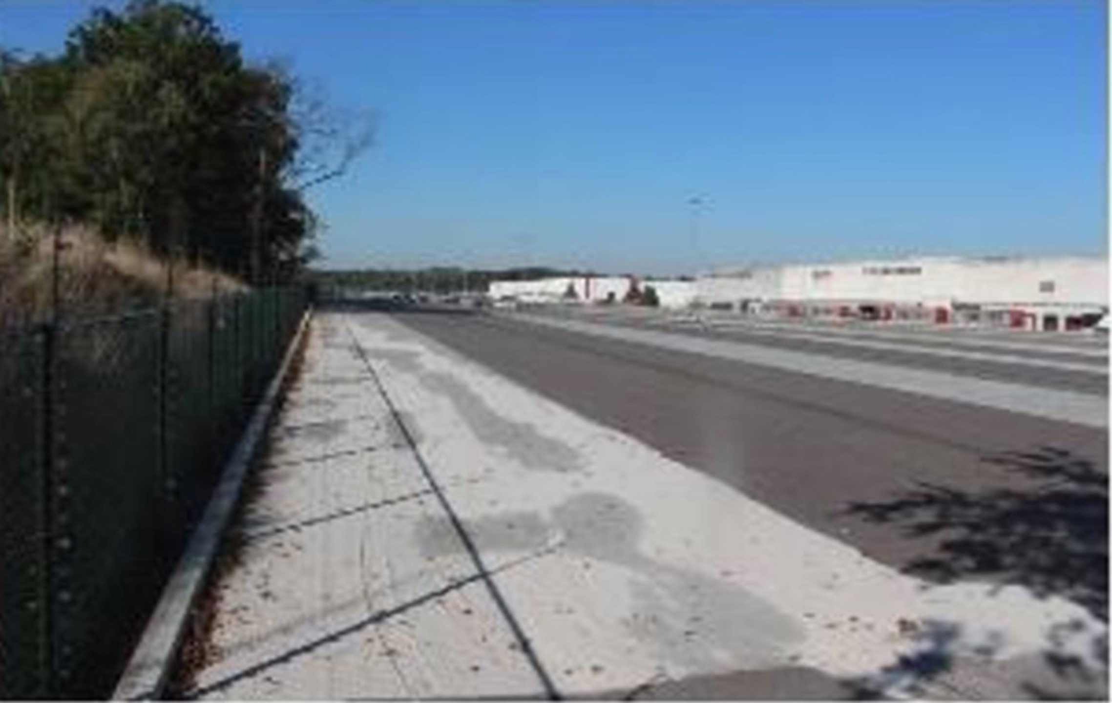 Verhard terrein/ Parking langs A12/Boomsesteenweg Wilrijk  - foto 1