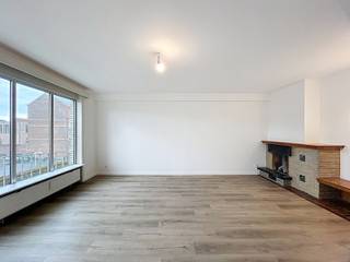 MORGAN'S REAL ESTATE presenteert u dit mooie appartement met 2 slaapkamers op de derde verdieping van een klein gebouw met lage lasten, vlakbij...