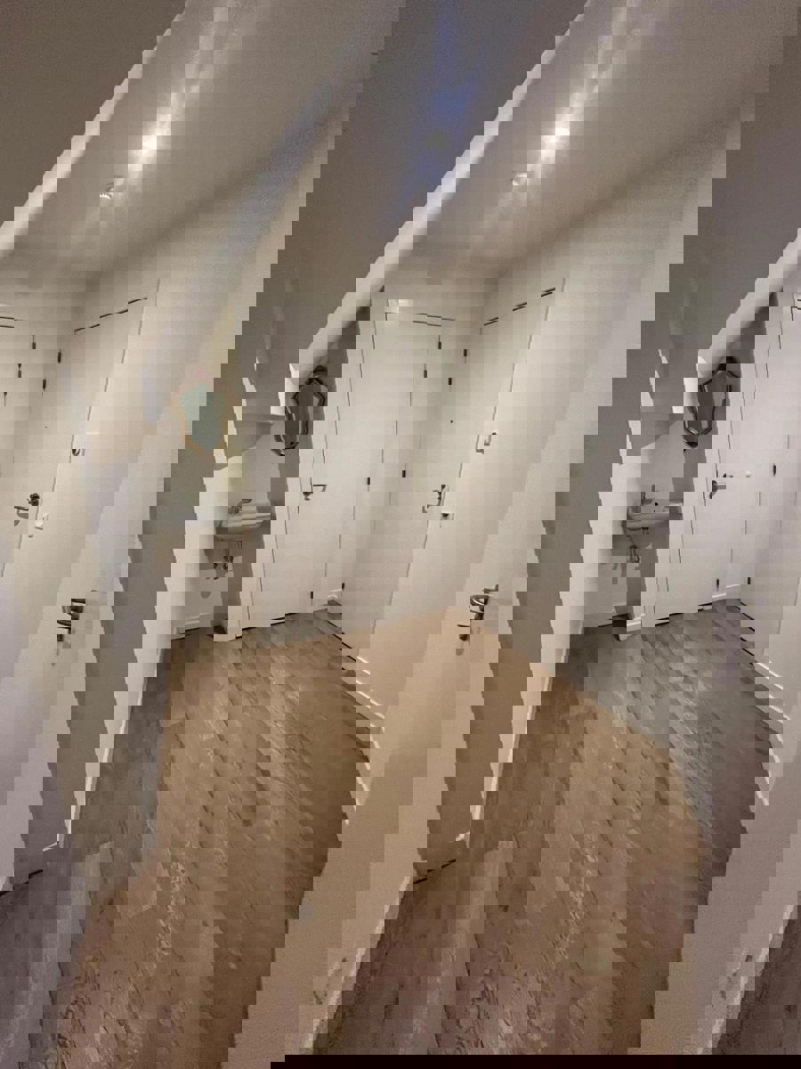 Ruim twee slaapkamer appartement in kasteeldomein Cantecroy met gezamenlijke tuin en fitness ruimte.  - foto 2