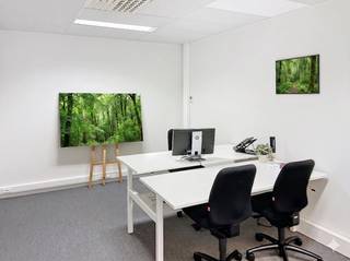 Te Luchthavenlaan 25A, 1800 Vilvoorde vinden we dit goed onderhouden, kwalitatief verhuurd kantoor van 667m² op de eerste verdieping, eveneens met 23 parkings.De huurder werkt met twee huurcontracten:- Een met aanvang 01/12/2019- Een met aanvang 01/08/2021De huurder is een bedrijf met een jaarlijkse omzet van meer dan één miljard Euro.De perfecte investering voor een stabiel inkomen dus!Met de jaarlijkse inkomsten kan een brutorendement (na registratierechten) gegenereerd worden van +/- 8%.