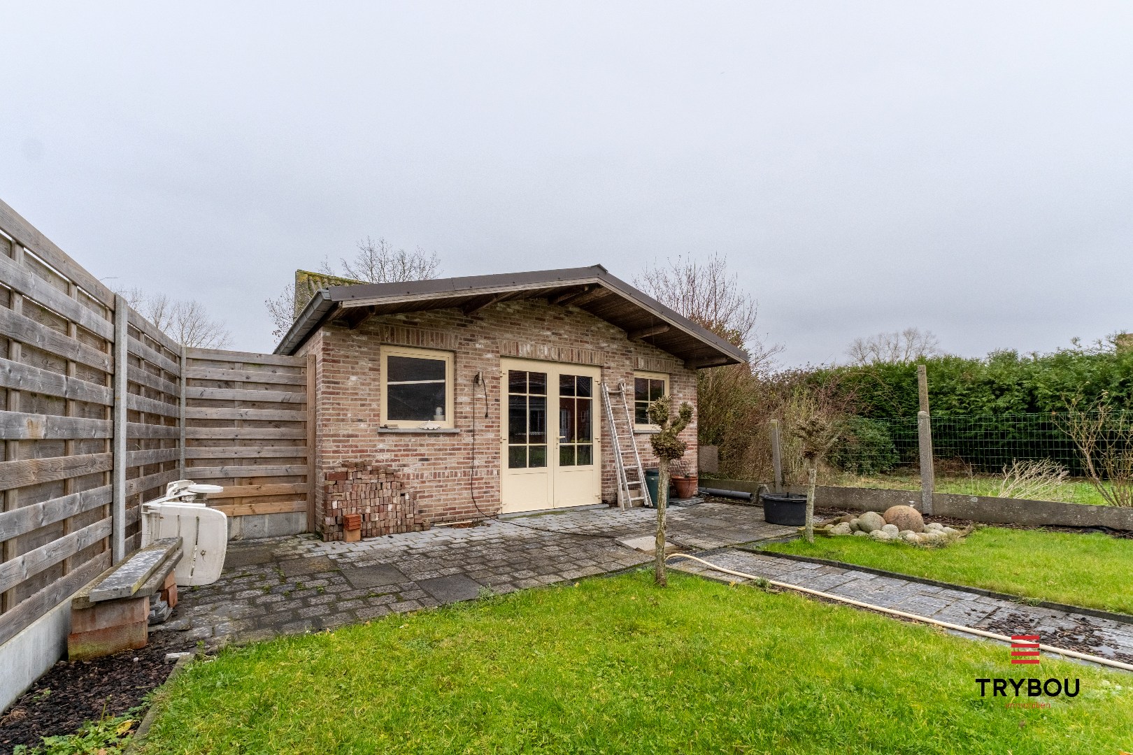 Kloeke woning met tuin, 2 garages en uitweg - foto 5