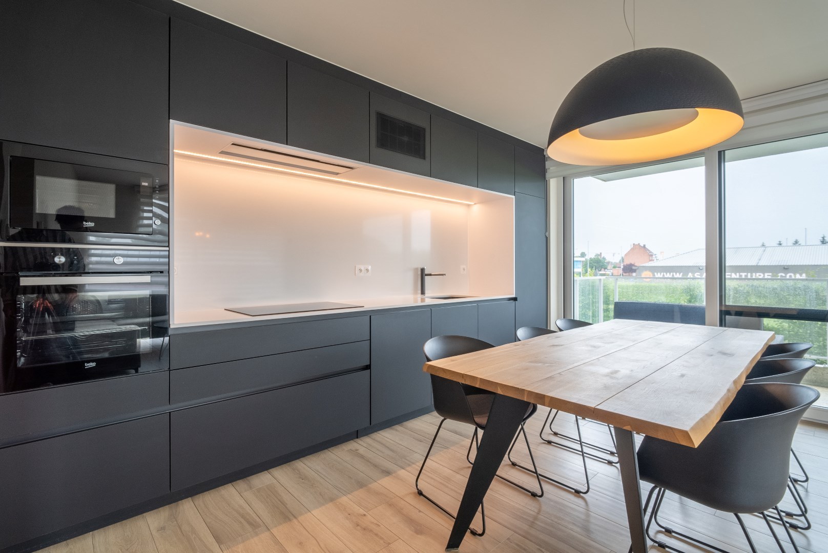 Trendy, bemeubeld apartement met 2 slaapkamers, terras en autostaanplaats. - foto 5
