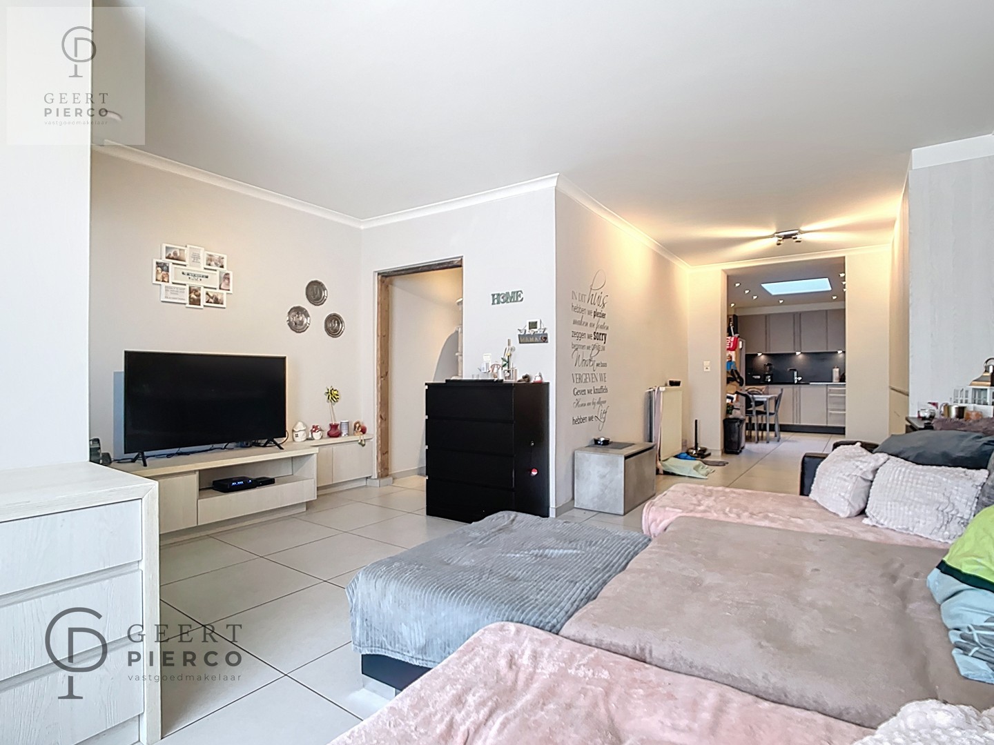 Leuke, gezellige stadswoning met vier slaapkamers en koer op wandelafstand van het commerciële stadscentrum. - foto 3