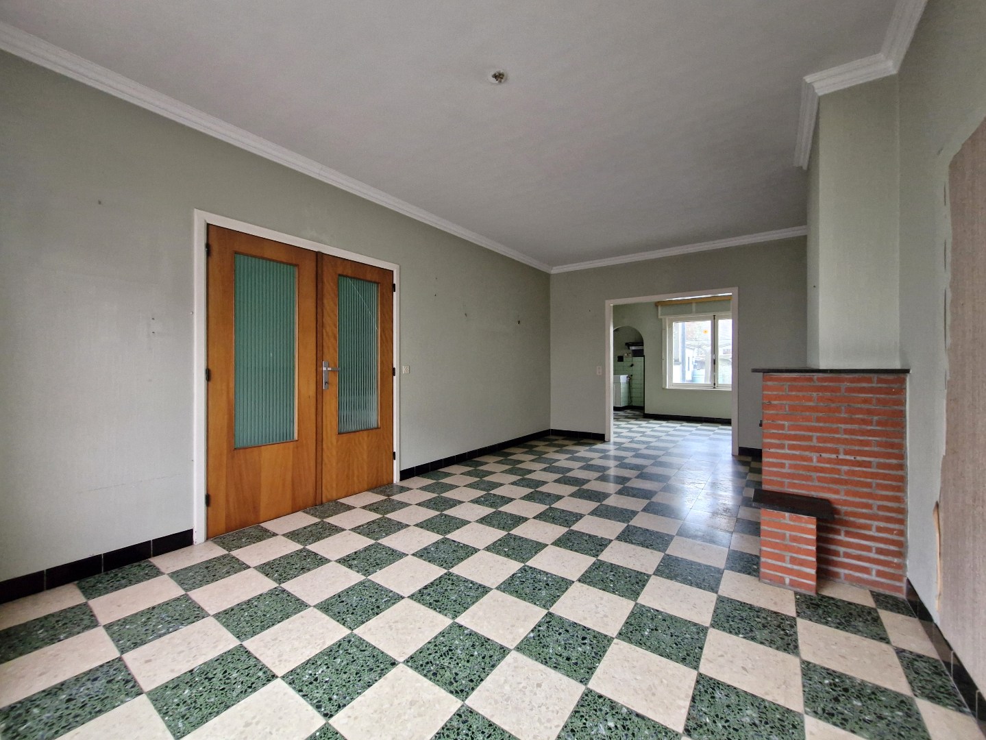 Maison familiale spacieuse à rénover avec un garage profond au cœur de Knokke. - photo 2