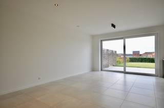 De woning is recent en afgewerkt met kwaliteitsvolle materialen.Ruime en energiezuinige woning met zuidgerichte, reeds aangelegde tuin en terras mét...