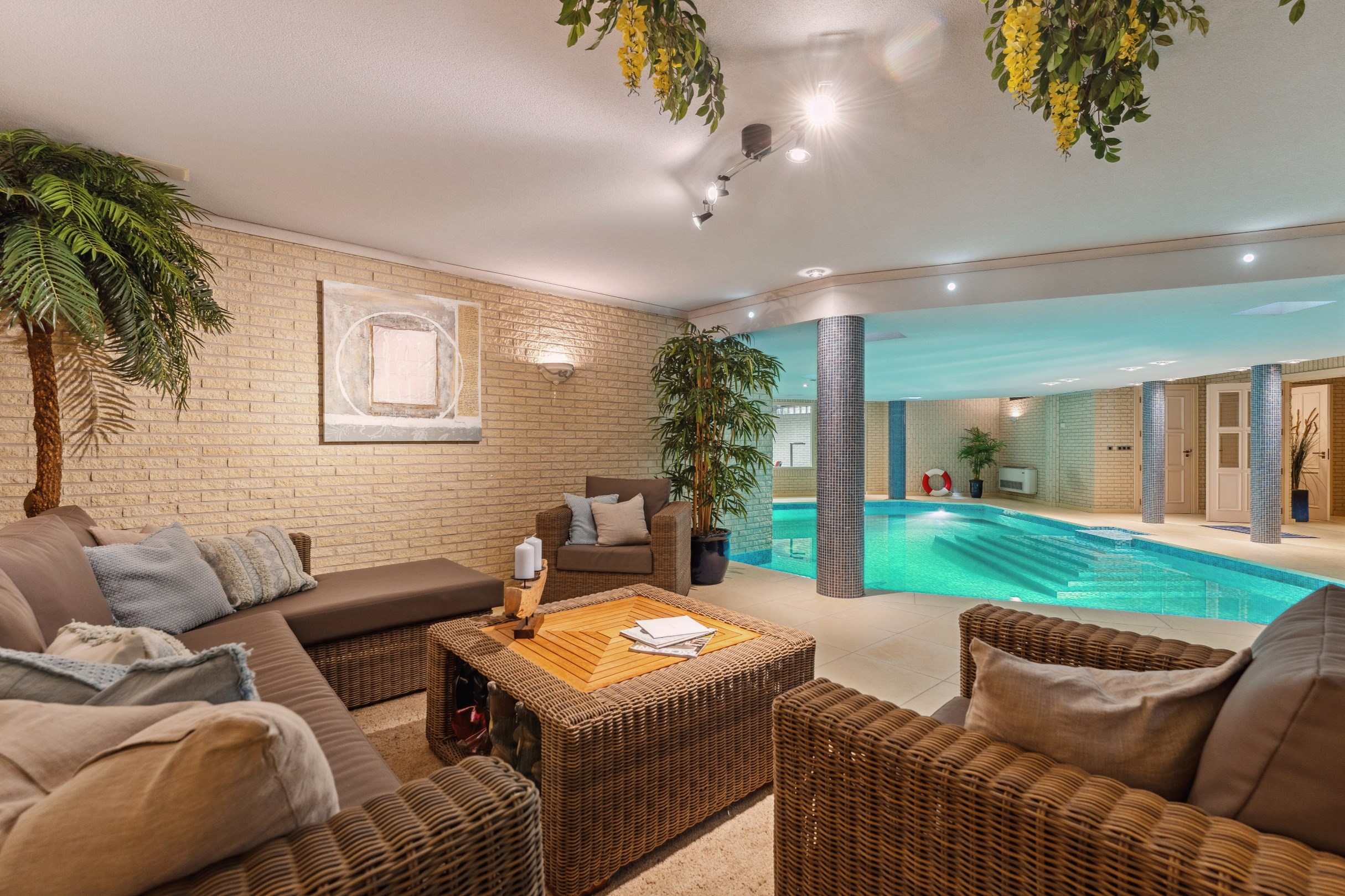 Villa exclusive et majestueuse sur un domaine exceptionnel de 3 241 m². - photo 4