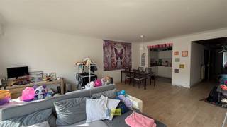 Dit charmante appartement in Antwerpen biedt een comfortabele oppervlakte van 96m², ideaal voor starters of kleine gezinnen. Het beschikt over...