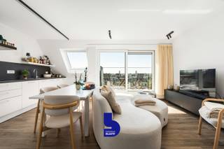 Frisse zeelucht, panoramisch zicht en een bijna nieuwbouw (aan registratierechten).Onmogelijk te vinden voor velen maar beschikbaar bij Immo Blauw.In...