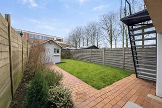 Bel-etagewoning gelegen in een rustige, doodlopende straat op een uitstekende locatie.Op het gelijkvloers bevindt zich een ruime berging, een...