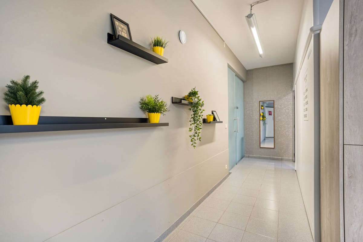 Instapklaar commercieel gelijkvloers op toplocatie in hartje Grimbergen - foto 4