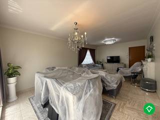 Dit appartement is gelegen op de eerste verdieping in een rustige residentie met lift, bestaat uit inkomhal met toegang tot drie...