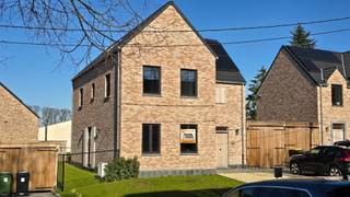 Discover the modern comfort of this newly built house, conveniently located near the centre of Everberg. On the ground floor, the property features a...