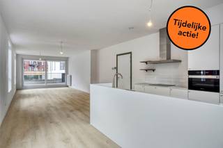 <p><span>✨</span><span> </span><strong>TIJDELIJKE ACTIE!</strong><span> </span><span>✨</span><br />Dit is hét moment om te profiteren van een unieke aanbieding. Mis deze kans niet!</p>
<p><span>👉</span><span> </span>Ontvang tijdelijk<span> </span><strong>21% korting</strong><span> </span>op een autostaanplaats én berging.</p>
<p><span>📞</span><span> </span>Bel ons vandaag nog via 0487/50 27 93<br /><span>📩</span><span> </span>of stuur een mailtje naar<span> </span>isa@jamar.immo</p>
<p><b></b>__________________________________________________</p>
<p>Wonen in <b>ParkView</b> betekent leven in een nieuwe buurt met een ziel. Op de voormalige steenbakkerijsite in het hart van <b>Boom</b> ontstaat een woonproject waar karaktervolle architectuur, bereikbaarheid en groen samenkomen. Je woont op wandelafstand van winkels, horeca, het station én vlak bij de <b>Schorre</b> en de <b>Rupel</b>.</p>
<p><b>Little Brick</b> brengt een warme, hedendaagse toets met respect voor het verleden. De intieme schaal, speelse volumes en baksteenarchitectuur creëren een gezellige sfeer, ideaal voor wie stijlvol én comfortabel wil wonen.</p>
<p>Dit appartement op de <b>tweede verdieping</b> biedt <b>120,9 m²</b> doordachte ruimte met een open leefindeling en veel lichtinval. De keuken is voorzien van <b>alle comfort</b> en <strong>kwalitatieve materialen</strong>. Het <strong>zuid</strong><b>gericht terras van 12,4 m²</b> biedt een aangename buitenplek om te genieten.</p>
<p>Je beschikt over <b>2 slaapkamers</b>, een moderne <b>badkamer</b>, een apart <b>toilet</b> en een <b>technische berging</b>. Dankzij de combinatie van <b>individuele zonnepanelen</b>, <b>ventilatie type C</b> en een gunstig <b>E-peil van 22</b> woon je hier duurzaam en energiezuinig.</p>
<p>Een <b>ondergrondse parkeerplaats en private kelderberging</b> zijn verplicht bij aan te kopen aan <b>€32.000 excl. 21% btw</b>.</p>
<p><b>Totale prijs incl. btw</b>:<br />- Appartement: €289.000 + 21% btw =<b> €349.680</b><br />- Parking + berging: €32.000 + 21% btw = <b>€38.720<br /><span>👉</span><i><span> </span>Ontvang tijdelijk 21% korting op een autostaanplaats én berging.</i></b><br /><b>Totaalprijs incl. btw: <span>€388.410</span>, <span>NU VOOR:</span> €380.278 (excl. notariskosten)<br /></b><i></i></p>
<p><b>Zin om Little Brick zelf te ontdekken?</b><br />Plan vandaag nog je bezoek of vraag meer info aan.</p>
<p>Mail: isa@jamar.immo<br />Tel: 03 435 31 33 of +32 487 50 27 93</p>