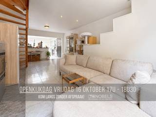 <p><span><span>🏠 Ontdek je nieuwe thuis tijdens het weekend van de <strong>OPENKIJKDAGEN</strong>!<br />📅 <strong>Vrijdag 16 oktober</strong><strong>⏰</strong><strong> 17u – 18u30</strong><br />📌 <strong>Vrij toegankelijk – GEEN afspraak nodig</strong><br />📞 Wil je eerder al een kijkje nemen? Bel ons op ☎️ <strong>055 30 92 90</strong></span></span><br /><br />Knusse stadswoning met ZUIDOOSTGERICHTE TUIN en CENTRALE LIGGING nabij het station van Oudenaarde! Deze op te frissen gesloten bebouwing biedt RUIME LEEFRUIMTES en heel wat mogelijkheden om verder naar eigen smaak af te werken. De woning beschikt reeds over DUBBELE BEGLAZING, DAKISOLATIE, CV OP AARDGAS en een CONFORM ELEKTRICITEITSATTEST. Op het gelijkvloers bevinden zich de leefruimte, ruime keuken en badkamer. De eerste verdieping telt 2 SLAAPKAMERS en op de tweede verdieping bevindt zich een DERDE SLAAPKAMER. Buiten geniet je van een volledig omheinde ZUIDOOSTGERICHTE STADSTUIN met TERRAS en TUINBERGING. Dankzij de TOPLIGGING nabij het STADSCENTRUM, STATION, winkels en de N60 zijn alle voorzieningen vlot bereikbaar. <br /><br /><u>Sommige beelden in deze publicatie werden met behulp van artificiële intelligentie gegenereerd!</u><br /><br />Adres: Broekstraat 63 te Oudenaarde</p>
<p><br />Geen renovatieplicht; P-score</p>
