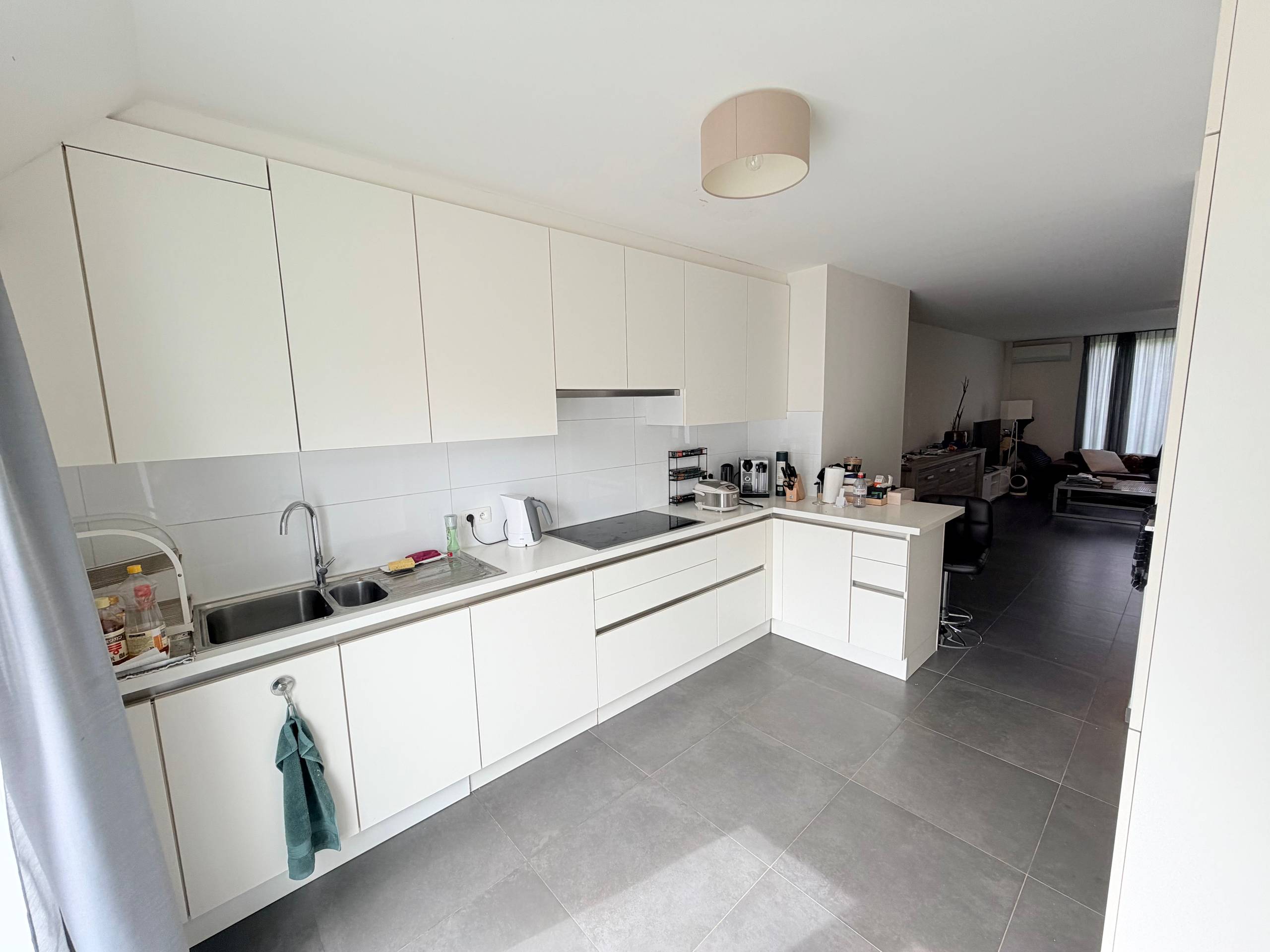 Prachtig duplexappartement met 2 slaapkamers, 2 badkamers, 2 terrassen en 1 autostaanplaats. - foto 3