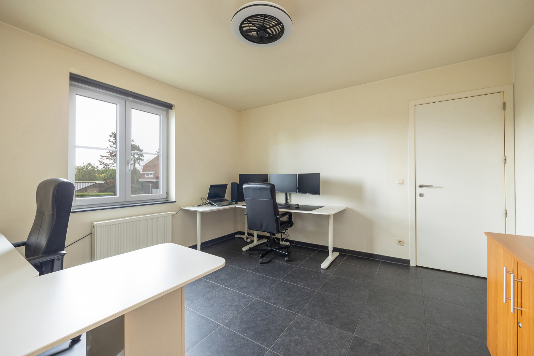 Ruim duplex-appartement (144m²) met 3 slaapkamers, 2 badkamers, 2 terrassen, zolderberging en autostaanplaats. - foto 4