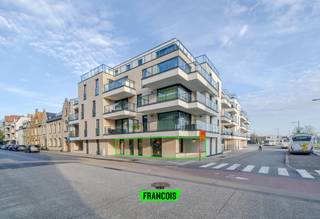 Commercial à vendre à Dixmude