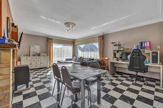 Bent u op zoek naar comfortabel wonen op één niveau, in een rustige buurt maar toch overal dichtbij? Deze charmante bungalow in de Olsene biedt...