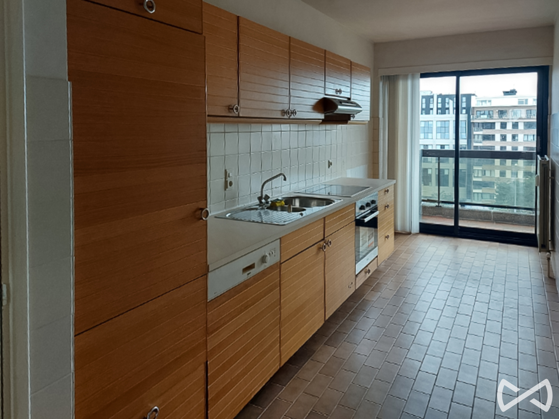 Centraal gelegen tweeslaapkamerappartement met terras - foto 3