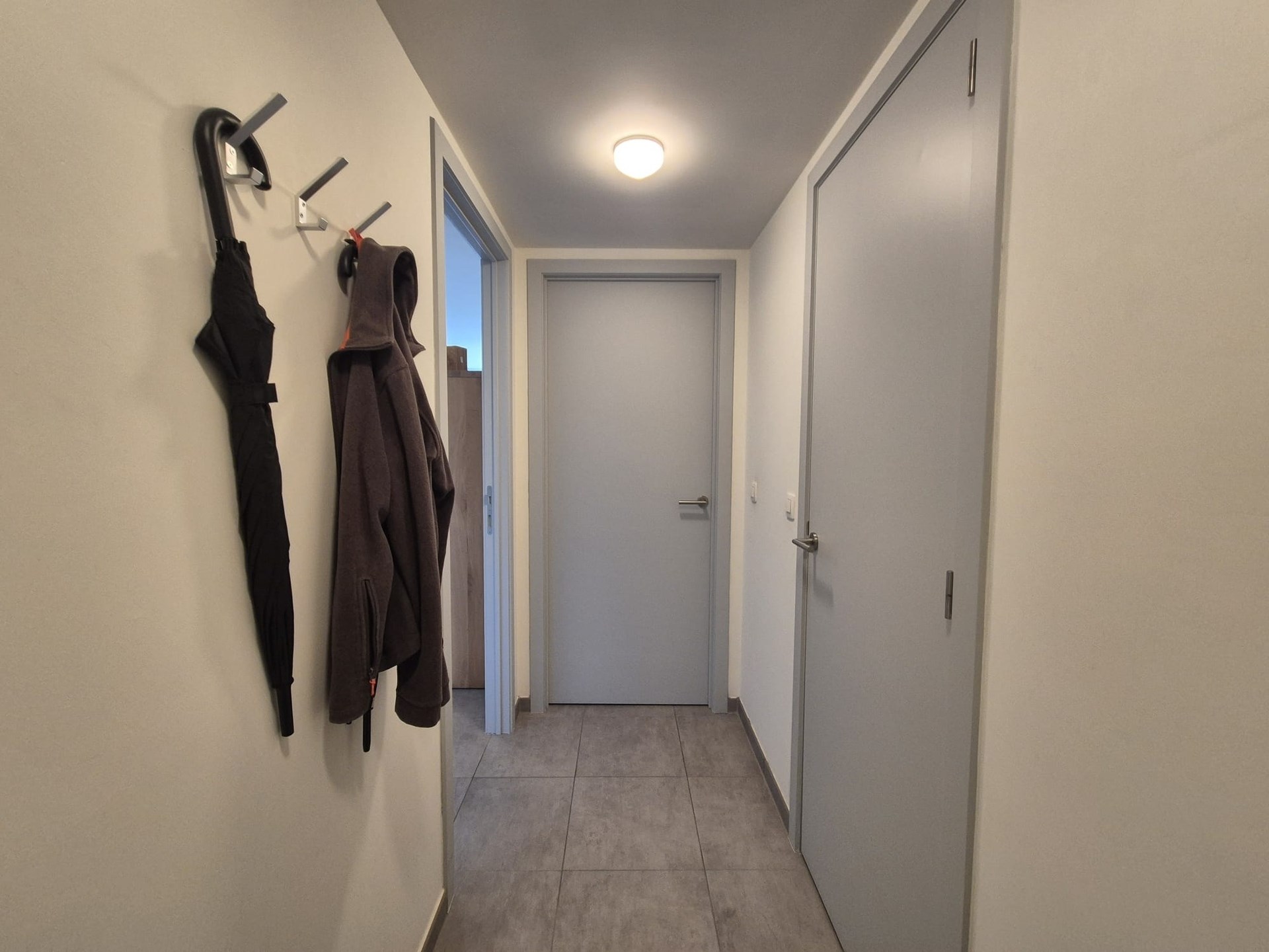 Modern gelijkvloers appartement met terras. - foto 2