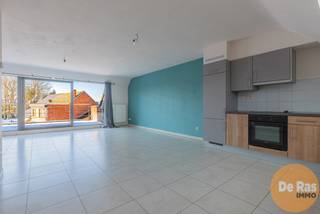 ERPE-MERE - Dit appartement is gelegen op de tweede verdieping van een kleinschalige residentie nabij het dorpsplein van Mere.Alle voorzieningen...