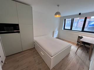 *Bezoek aan te vragen via student@immolivit.be** Alleen voor studenten Studentenkamer gelegen in de Onze-Lieve-Vrouwstraat 50, op een rustige locatie...