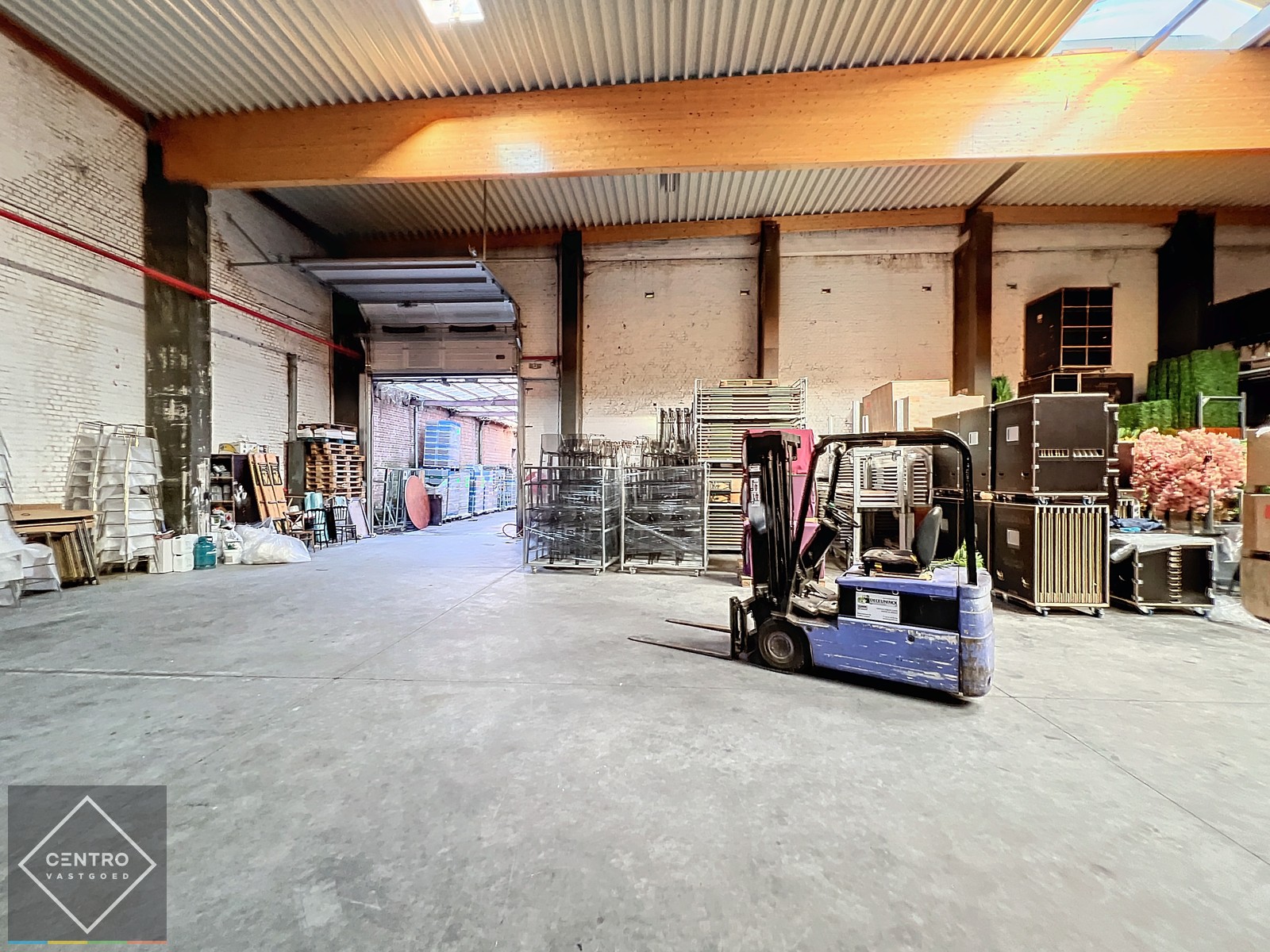 Opslagplaats ( ± 2.000m²) met 7m vrije hoogte vlakbij de havenkop te Roeselare! - foto 3