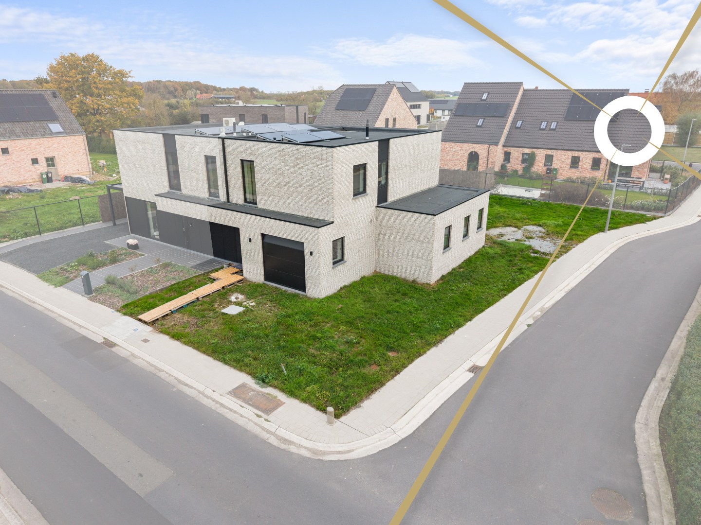 Luxueus afgewerkte nieuwbouwwoning te Vlamertinge - foto 1