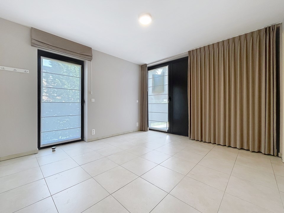 Lichtrijk gelijkvloers appartement in hartje Oostnieuwkerke - foto 5