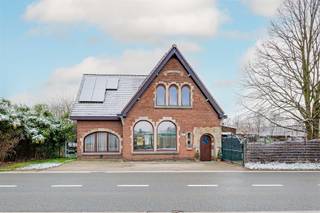 Instapklare open bebouwing met 3 slaapkamers op unieke ligging tussen de weilanden Ideaal gelegen in een groene omgeving, maar toch vlakbij alle...