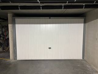 Deze ruime, en vooral brede garage is gelegen in het afgesloten garagecomplex Residentie Zeezicht.De garage is praktisch in te rijden en heeft...
