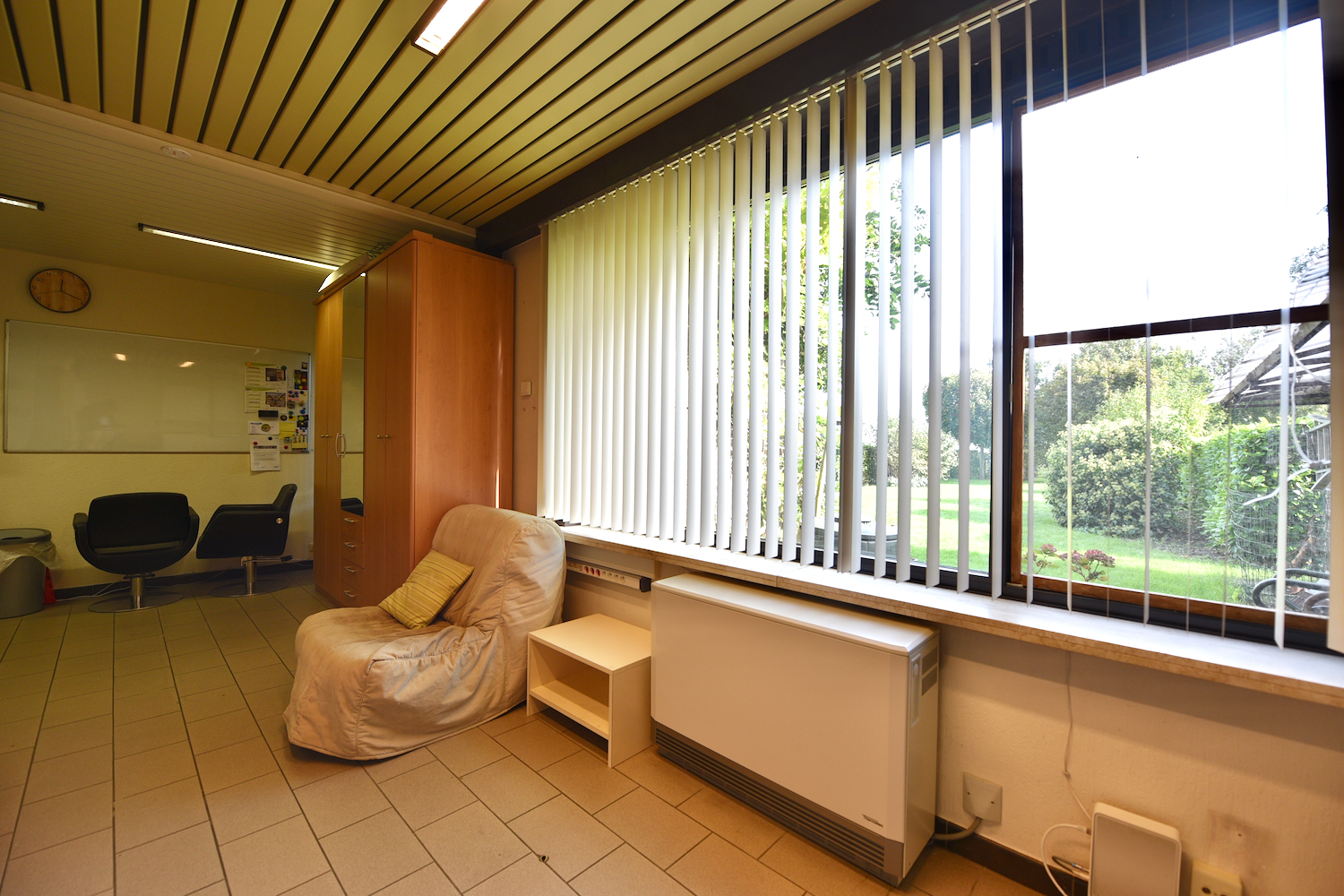 Mooi handelspand met een grote vitrine voor 595 EUR/maand - foto 4